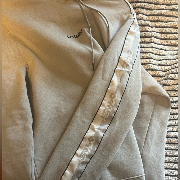 Oakley gray sweatshirt for men - Picture 3 of 3